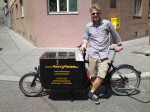 Ugis Ugis war von Juli bis Oktober 2014 als geringfügig angestellter Lastenradbote für Heavy Pedals unterwegs.