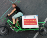 Janny ist seit Mai 2017, als fest angestellter, Lastenradbote für uns unterwegs und seit März 2019 in Bildungskarenz.